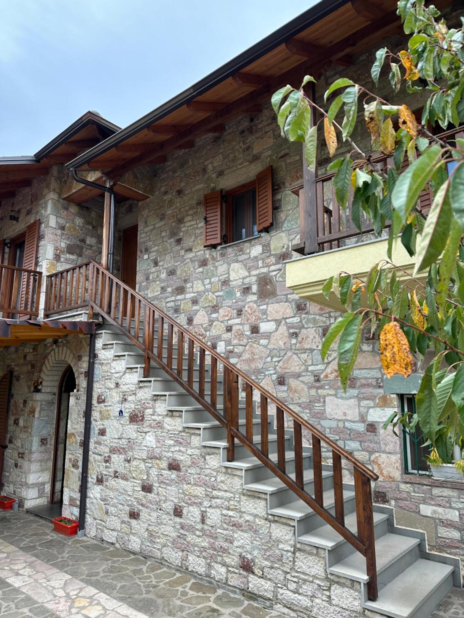 Bujtina Hader Xhebro Hostel Tepelene Exterior photo
